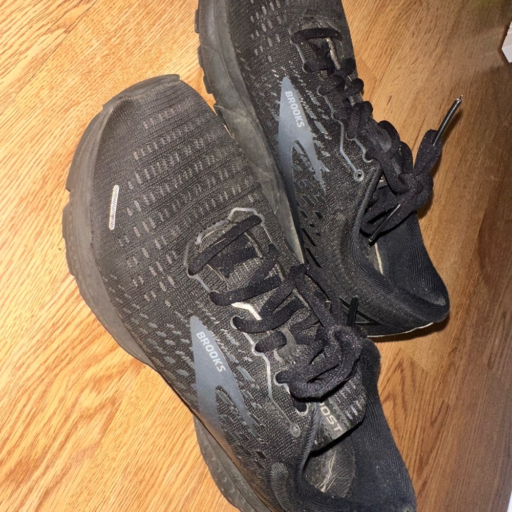 Brooks women’s Black Running Shoes